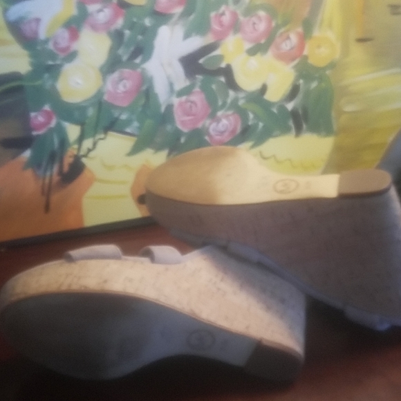 Michael Kors suede wedge sandal 9.5M - Picture 5 of 6